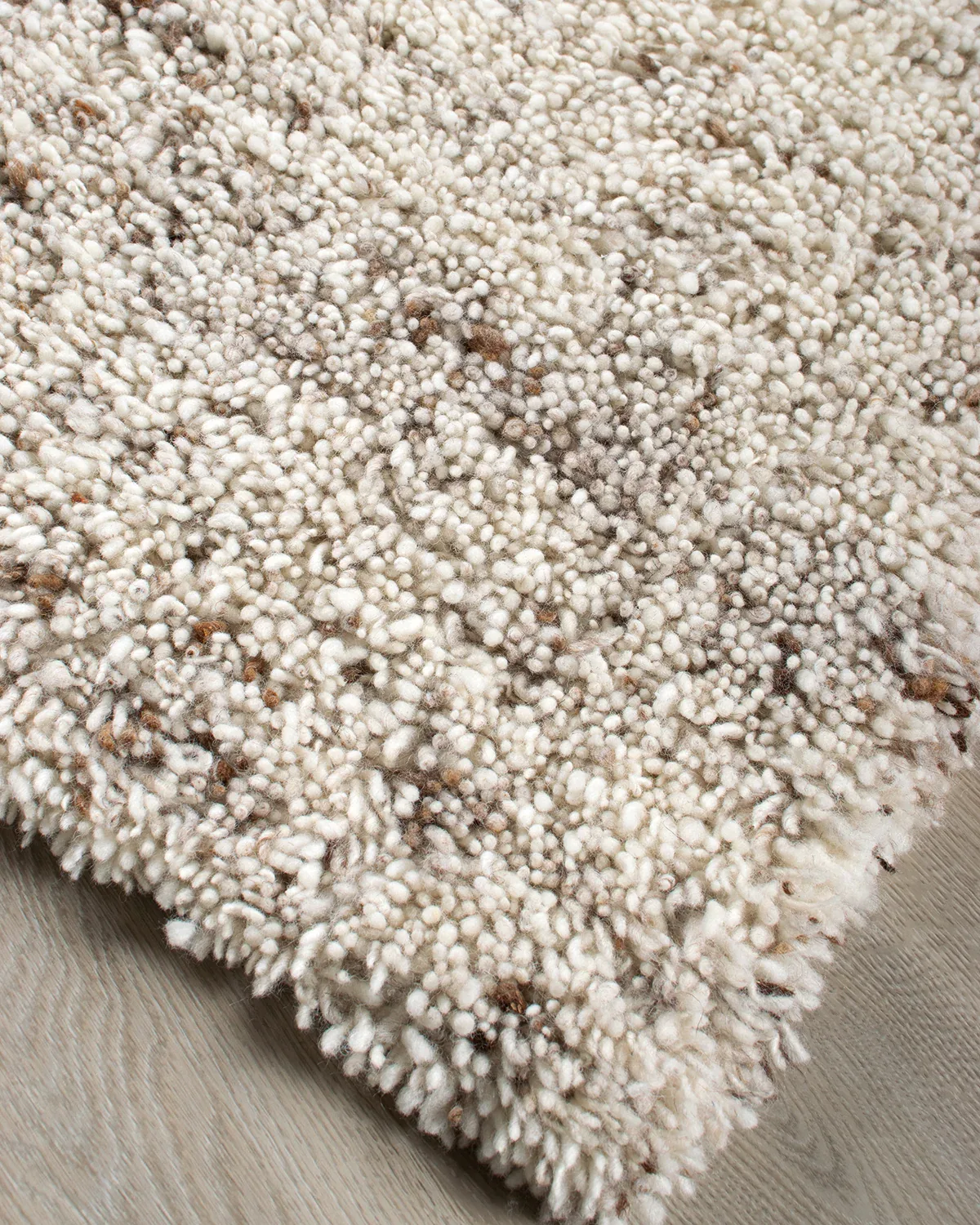 CambridgeWhiteBrown1295-206closeup_1200x1500.webp